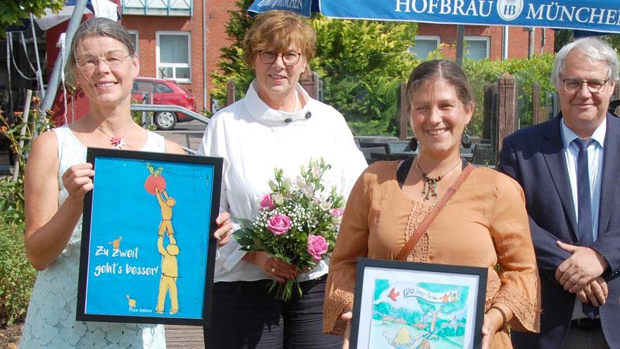 Plakatwettbewerb - Ministerin ehrt Sieger